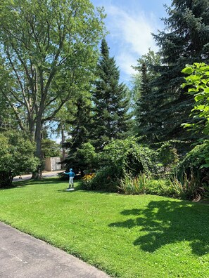 Garden view - The York House (Fort Erie)