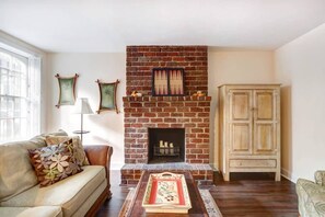 TV, fireplace, offices