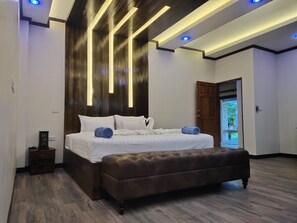 3 室のベッドルーム、WiFi (無料)、ベッドシーツ