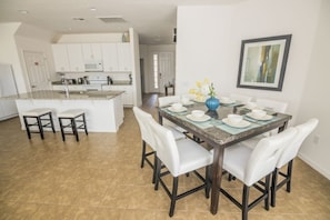 House, 5 Bedrooms | Private kitchen