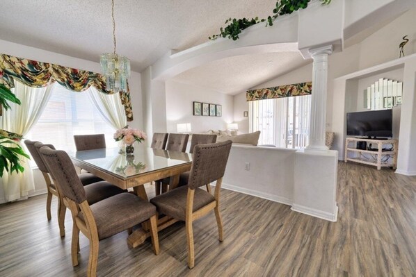 House, 4 Bedrooms | Dining