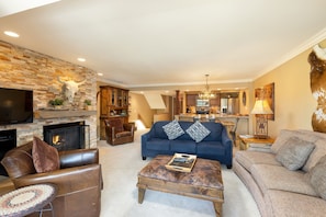 Condo, 2 Bedrooms | Living area