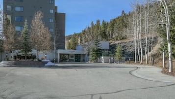 Condo, 2 chambres | Extérieur