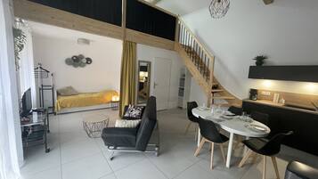 2 makuuhuonetta, silitysrauta/-lauta, ilmainen Wi-Fi, vuodevaatteet