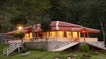 Tile House (Valley view) | Free WiFi, bed sheets