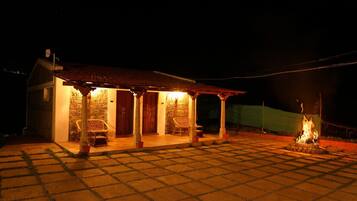 Stone House | Free WiFi, bed sheets