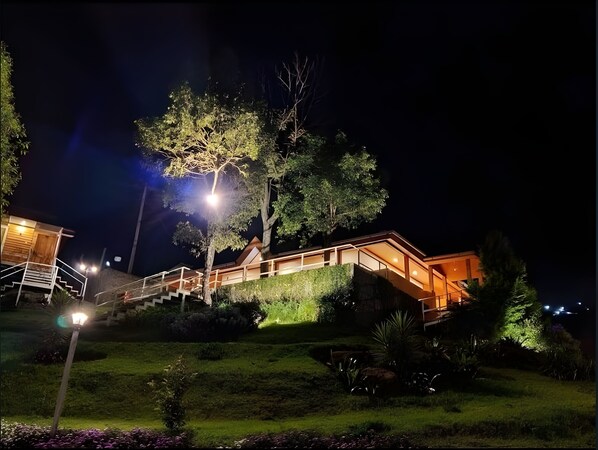 Tile House (Valley view) | Free WiFi, bed sheets