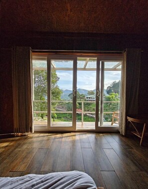 Wooden Room | Free WiFi, bed sheets