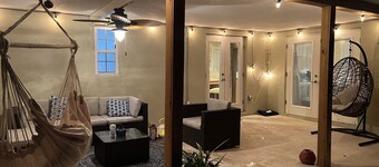 Pool house( Heated pool) with Oasis garden near the beach Location! Location! 