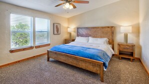 A bedroom with a wooden bed, two bedside lamps, a ceiling fan, and two windows with blinds. - Book NOW for Summer and Fall Events! In Mountains, 5 mins from Downtown Salida! (Salida)