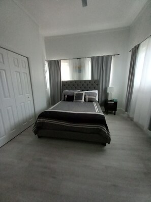 2 habitaciones, tabla de planchar con plancha y wifi gratis 