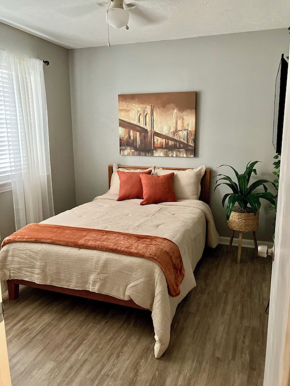 3 bedrooms, desk, iron/ironing board, free WiFi