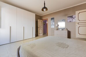 2 bedrooms, iron/ironing board
