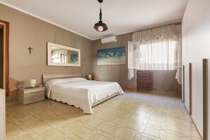 2 bedrooms, iron/ironing board