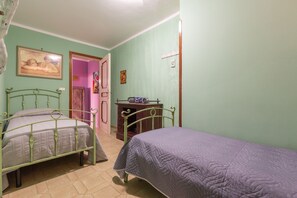 2 quartos, ferros/tábuas de passar roupa