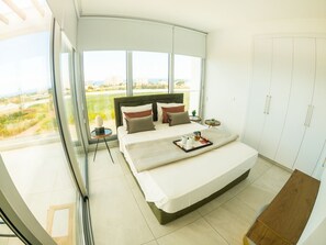 3 bedrooms, iron/ironing board, internet, bed sheets