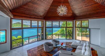 Fabulous 5BR - HUGE Pool/Deck & AMAZING VIEWS! 7 mins from Red Hook!