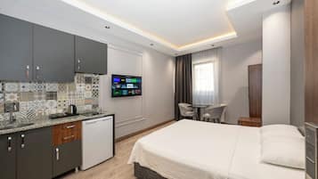 Exclusive Studio | In-room safe, desk, laptop workspace, blackout drapes