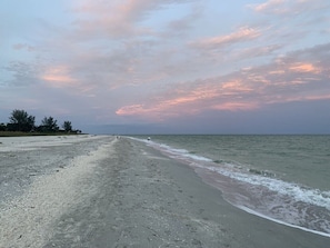 Beach nearby, sun loungers, beach towels
