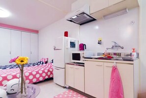 Four Ă micro-ondes, un four, surface de cuisson