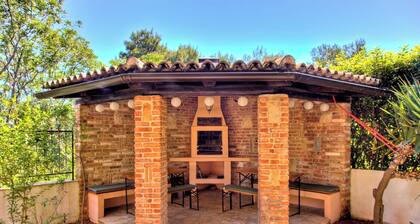 "Villa Dolce Vita" up to 9 beds with private garden and swimming pool