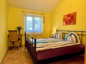 4 Schlafzimmer, Zimmersafe, Schreibtisch, Bügeleisen/Bügelbrett