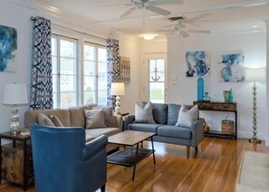 Smart TV, table tennis - "Your seaside sanctuary: Where Cape Cod charm meets coastal bliss!" (Hyannis)