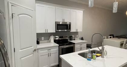 Jazzfest Spot blocks from Fairground 3Bdrm 2 1/2 Bath