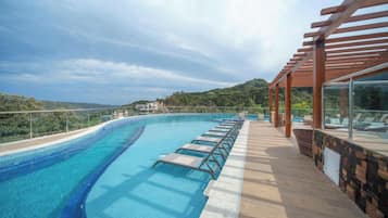 Piscina interna, piscina externa