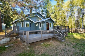 Exterior - Bearadise - Pet friendly - Walk to Downtown McCall - Hot Tub - WiFi - Sleeps 10 (McCall)