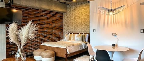 1 bedroom, desk, iron/ironing board, free WiFi