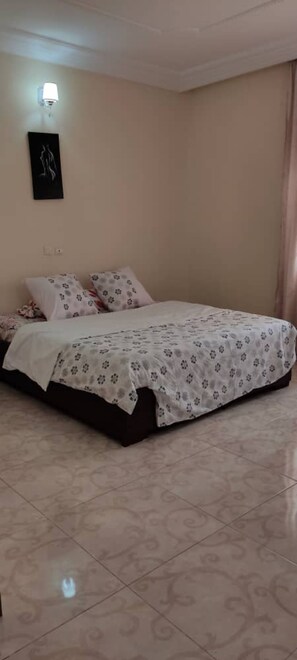 2 bedrooms, iron/ironing board, free WiFi, bed sheets