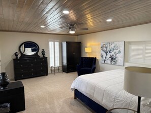 5 bedrooms, free WiFi, bed sheets