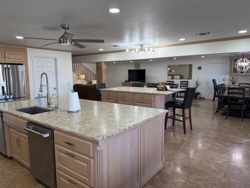 The Grand Oasis!! Entire Home w/ Resort-Style Pool, Hot Tub & Garden Vibes