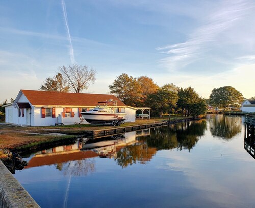 The Lucky Hook, Hyde Co, Waterfront, Pet & Family Friendly w/kayaks, Fireplace  