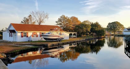 The Lucky Hook, Hyde Co, Waterfront, Pet & Family Friendly w/kayaks, Fireplace