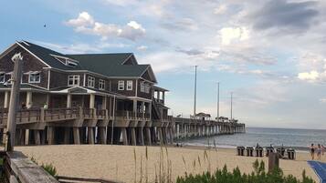 サンラウンジャー、ビーチタオル