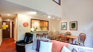 Huoneisto (2 Bedrooms) | Oleskelualue | Takka, pöytätennispöytä