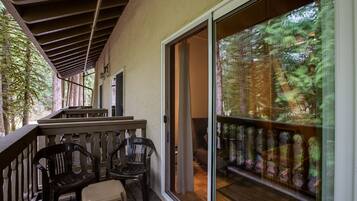 Apartment (1 Bedroom) | Balcony