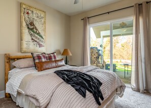 3 bedrooms, iron/ironing board, travel cot, free WiFi - The Great Escape ~ Sunsets + Hot Tub Bliss (Shaver Lake)
