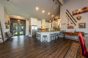 Fridge, microwave, oven, stovetop - The Great Escape ~ Sunsets + Hot Tub Bliss (Shaver Lake)