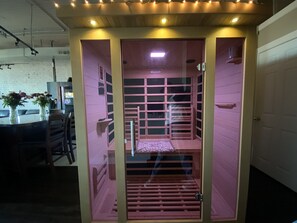 Sauna - Beautiful Timeless Residence Located in the Prime Heart of Omaha’s Old Market! (Omaha)