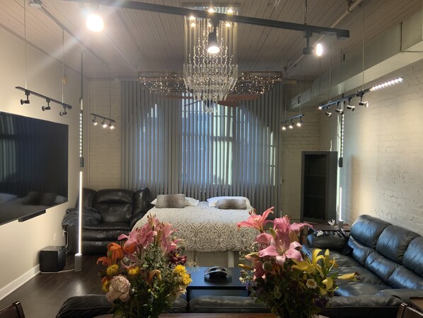 Interior - Beautiful Timeless Residence Located in the Prime Heart of Omaha’s Old Market! (Omaha)