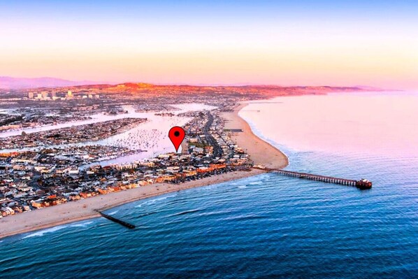 Beach nearby, sun loungers, beach towels