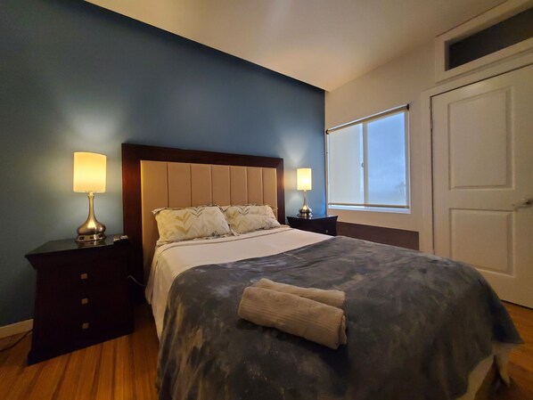 2 habitaciones, tabla de planchar con plancha y wifi gratis