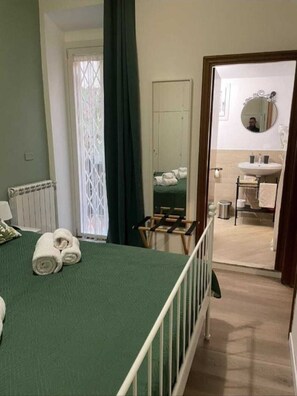 1 bedroom, iron/ironing board, travel crib, free WiFi - The ideal home for your stay in Rome  (Roma)