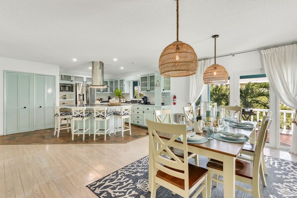 Dining - Home in Blue water Key (Key West)