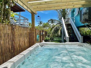 Bain à remous extérieur