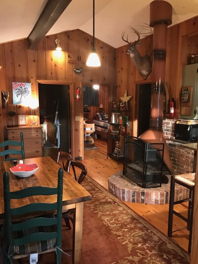 Quaint two bedroom cabin just a few steps away from and on Mountain Rest Lake.