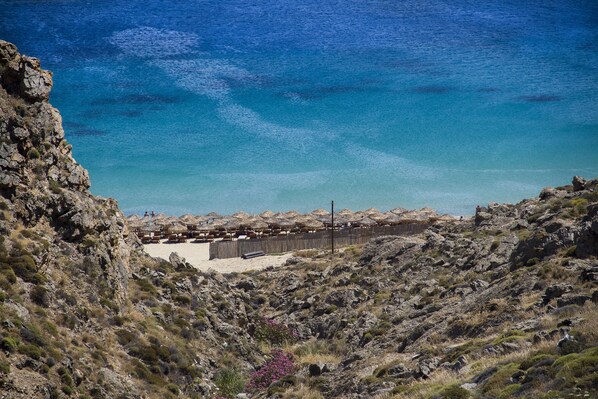 Beach nearby, sun-loungers, beach towels